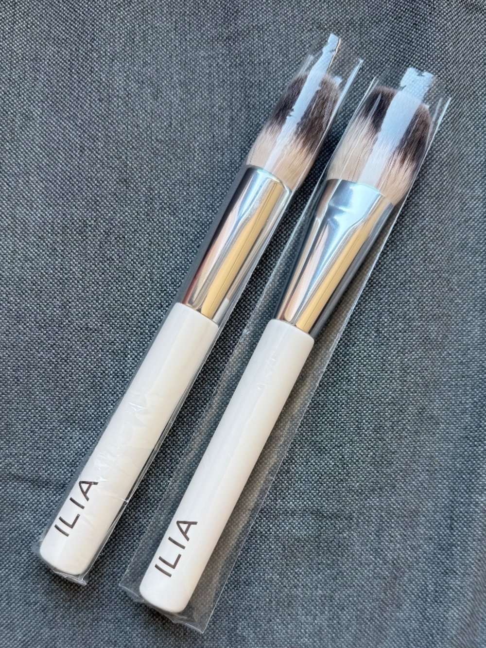 NWT ILIA Blush and Bronzer Makeup Brushes - Set of Two